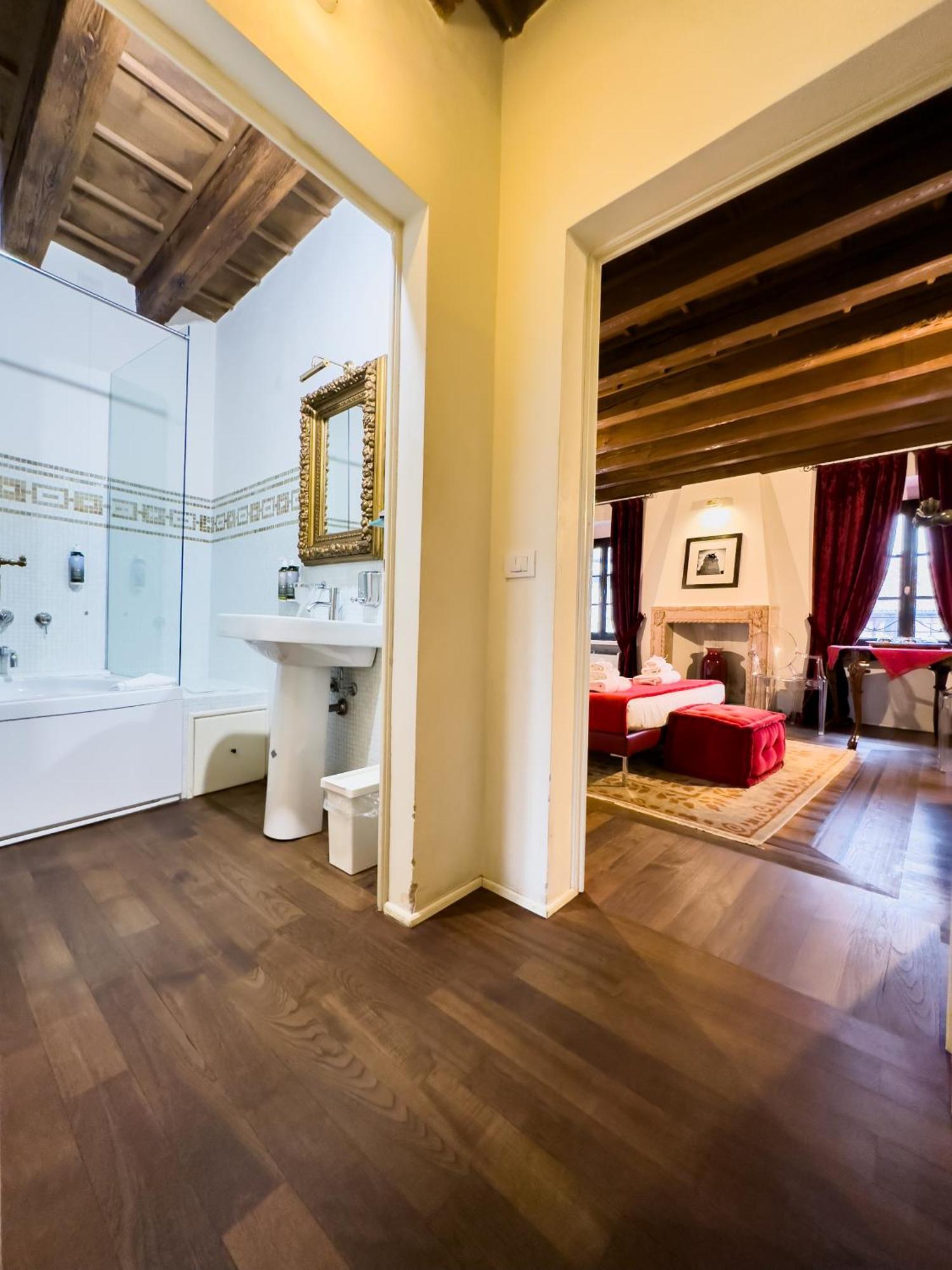 Truly Verona - Delle Erbe Suites Экстерьер фото