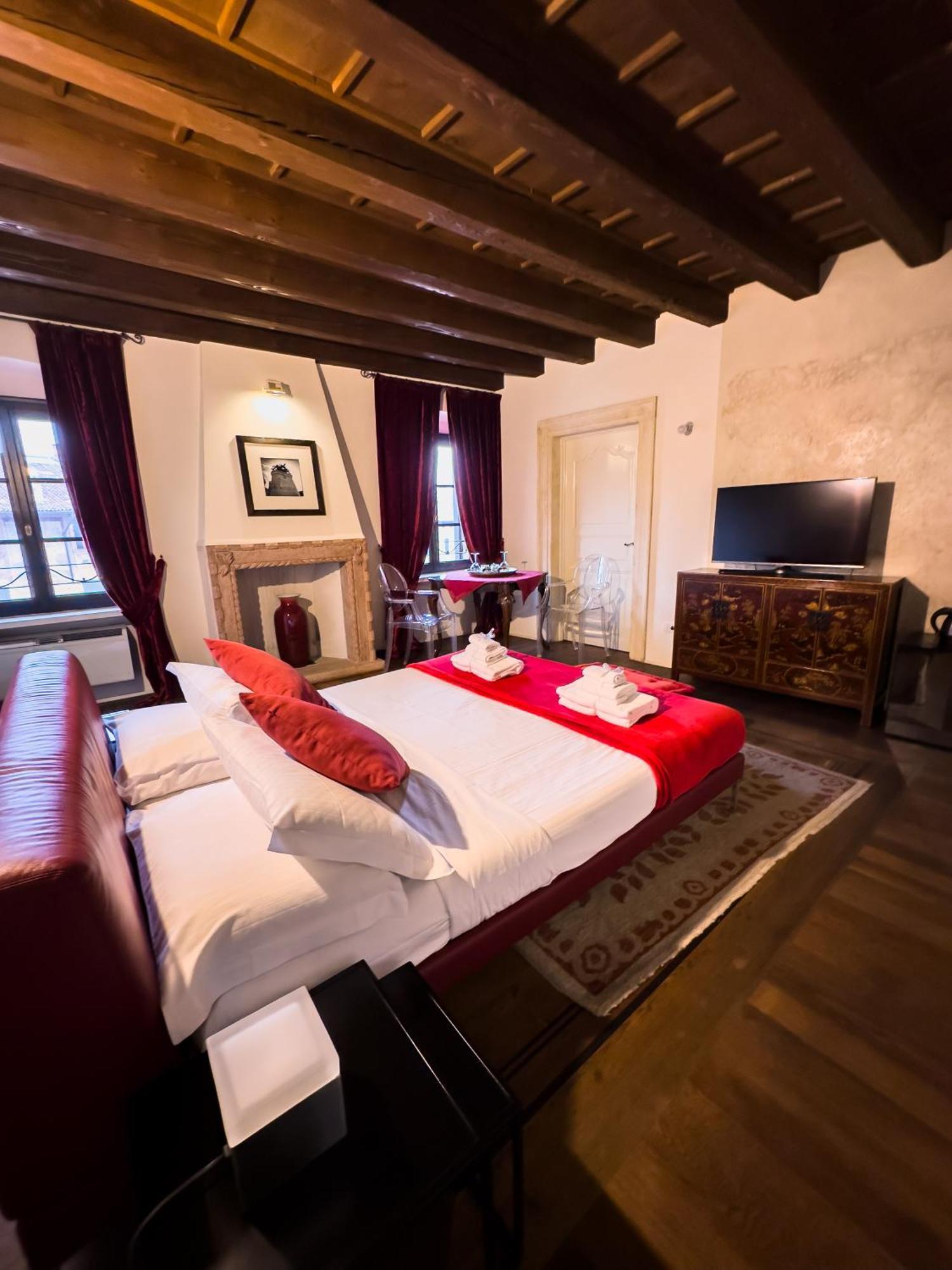 Truly Verona - Delle Erbe Suites Экстерьер фото