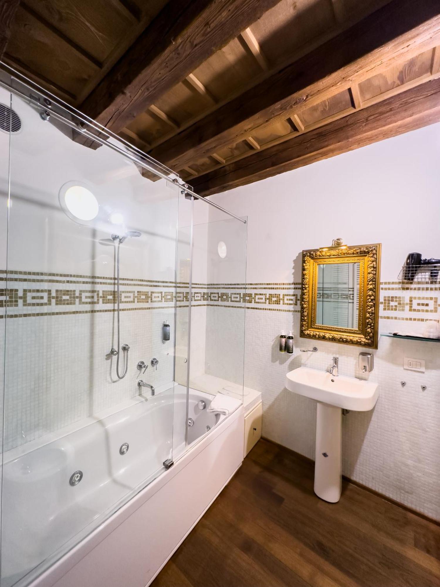 Truly Verona - Delle Erbe Suites Экстерьер фото