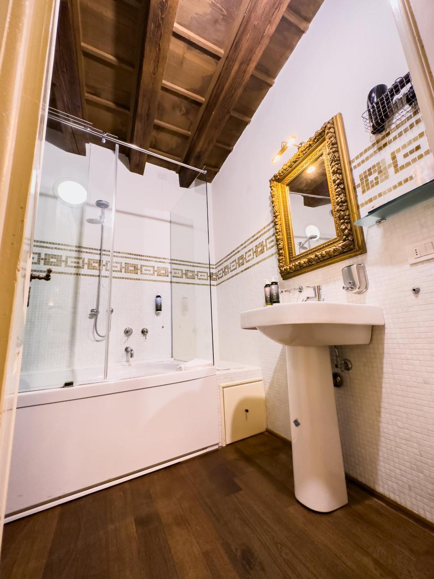 Truly Verona - Delle Erbe Suites Экстерьер фото