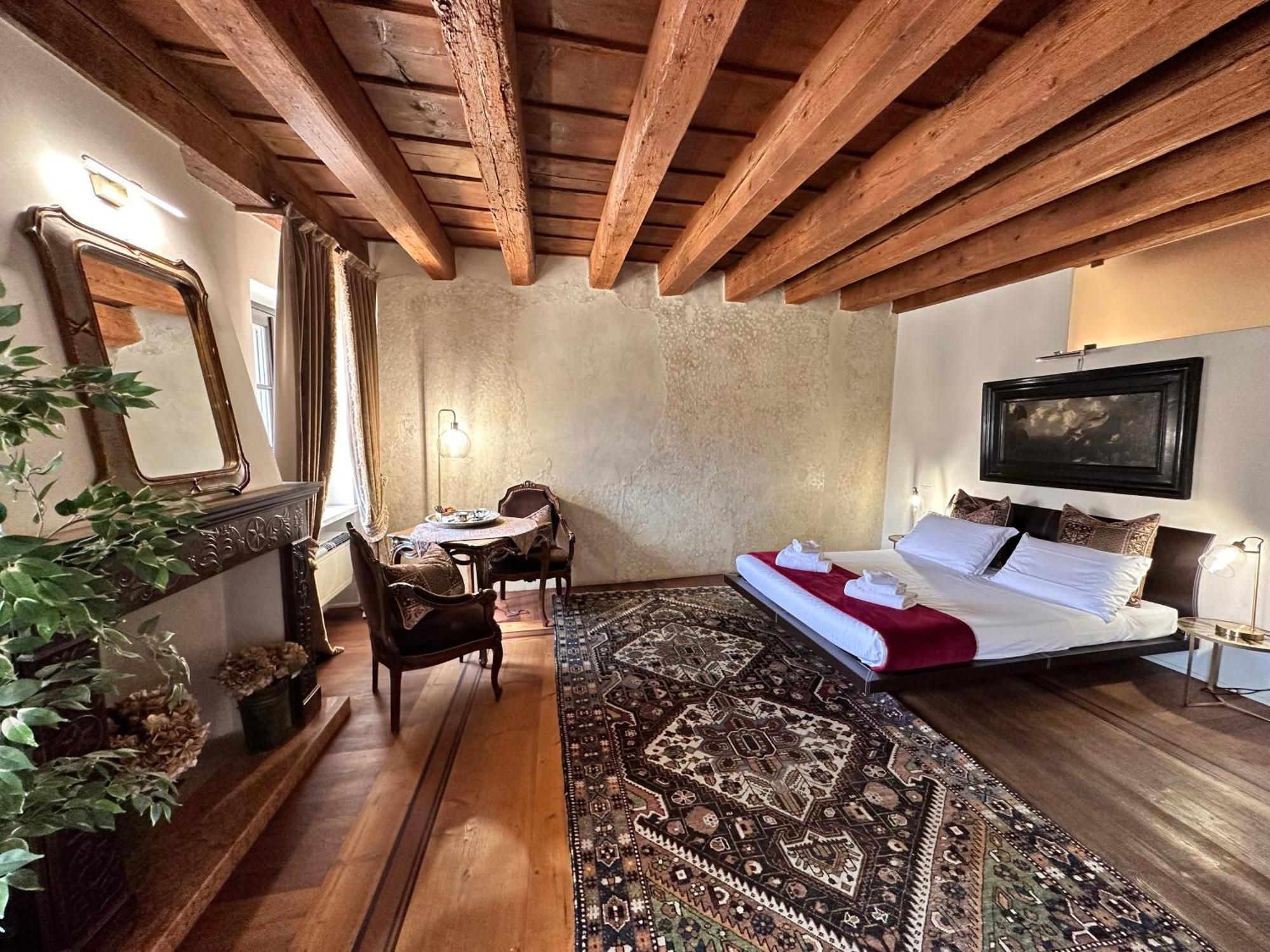 Truly Verona - Delle Erbe Suites Экстерьер фото
