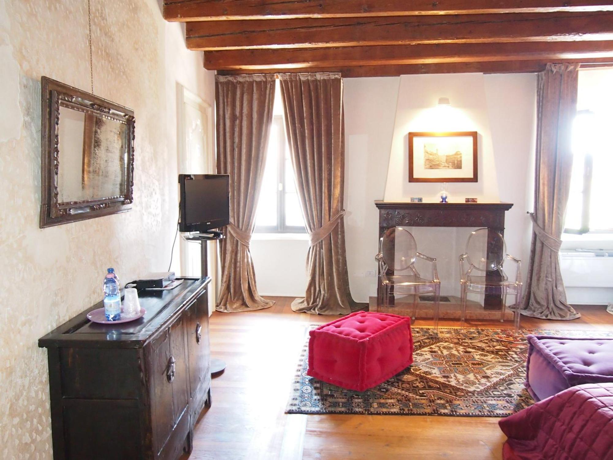 Truly Verona - Delle Erbe Suites Номер фото
